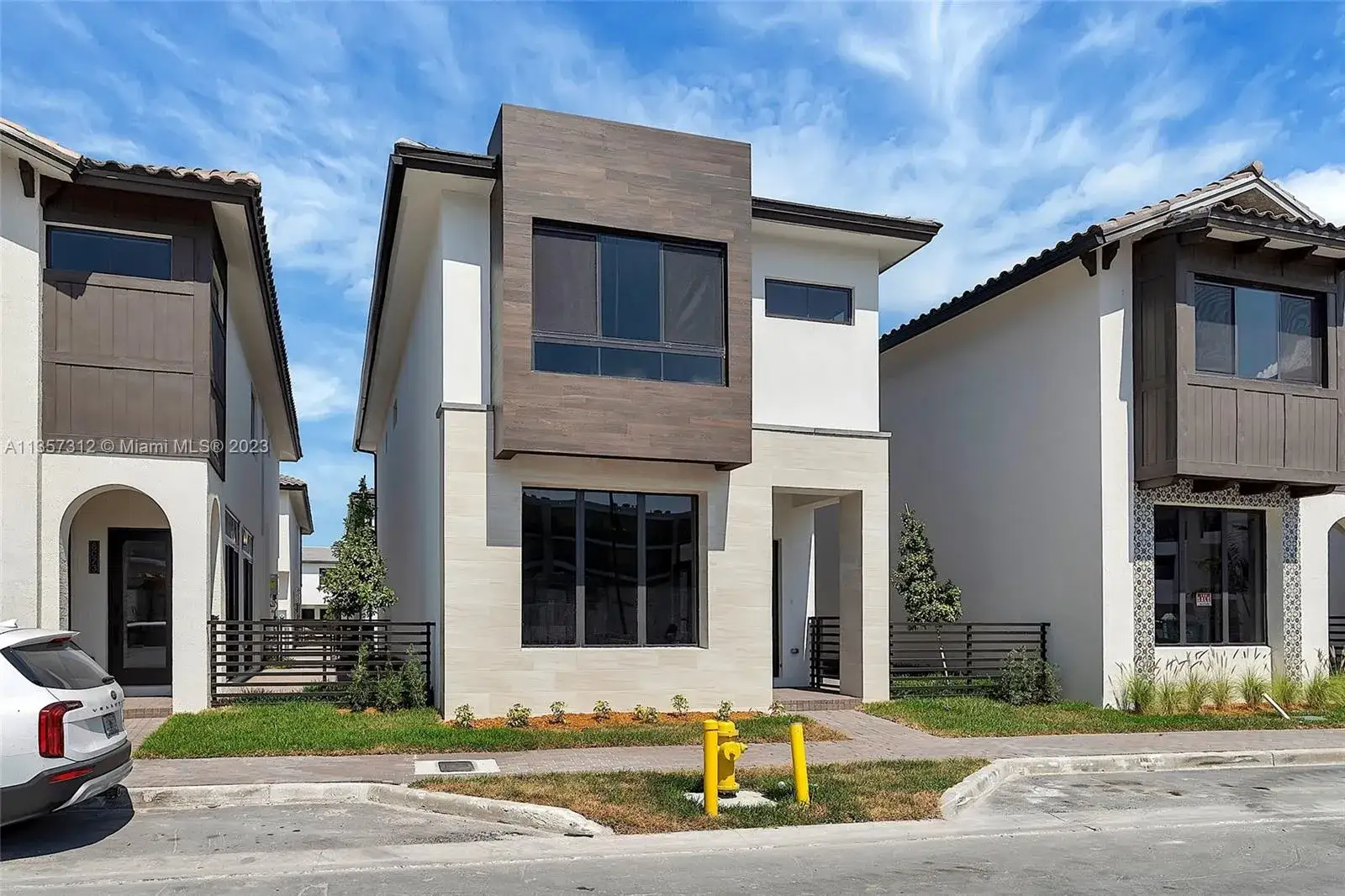 4 bedroom 4 bath Residential for sale at 8061 NW 42nd St, Doral FL 33166