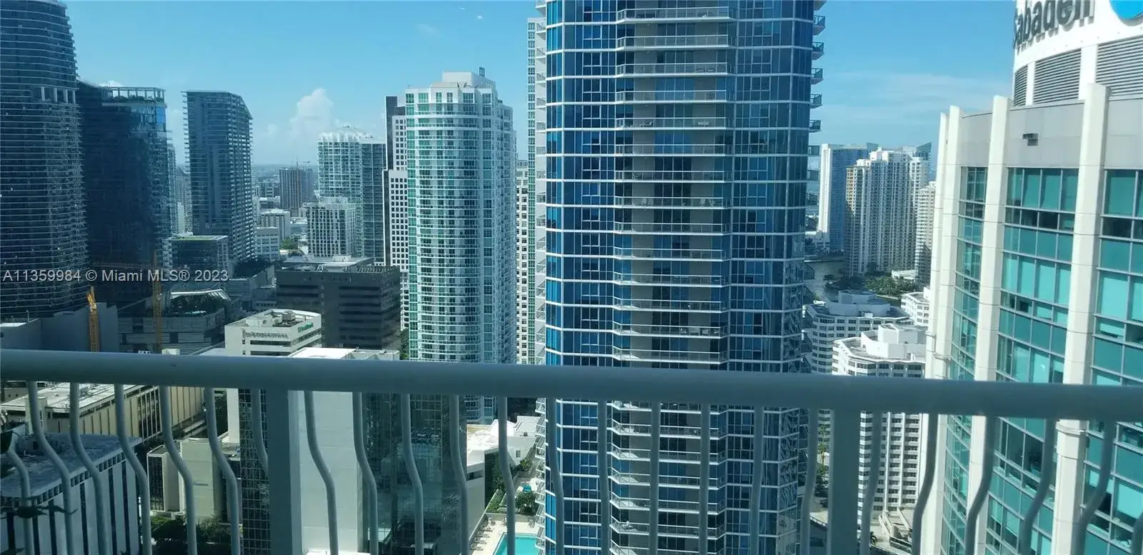 1 bedroom 1 bath Residential for sale at 1200 Brickell Bay Dr # 4322, Miami FL 33131