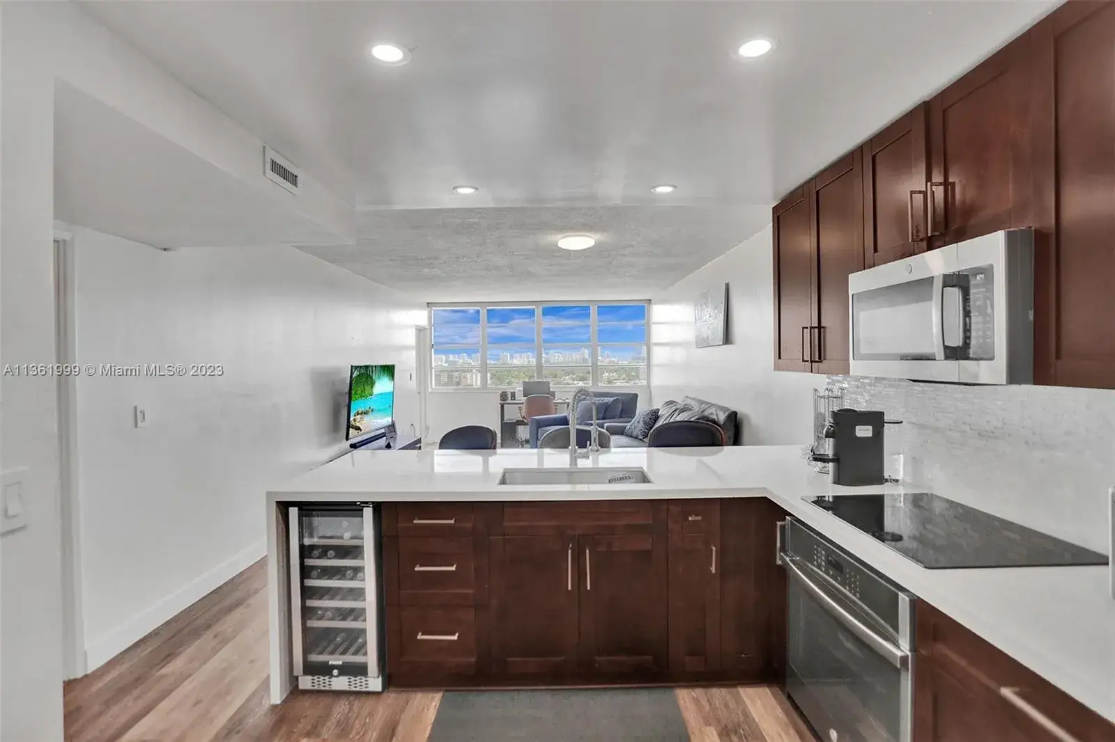 1 bedroom 2 bath Residential for sale at 1351 NE Miami Gardens Dr # 1602E, Miami FL 33179