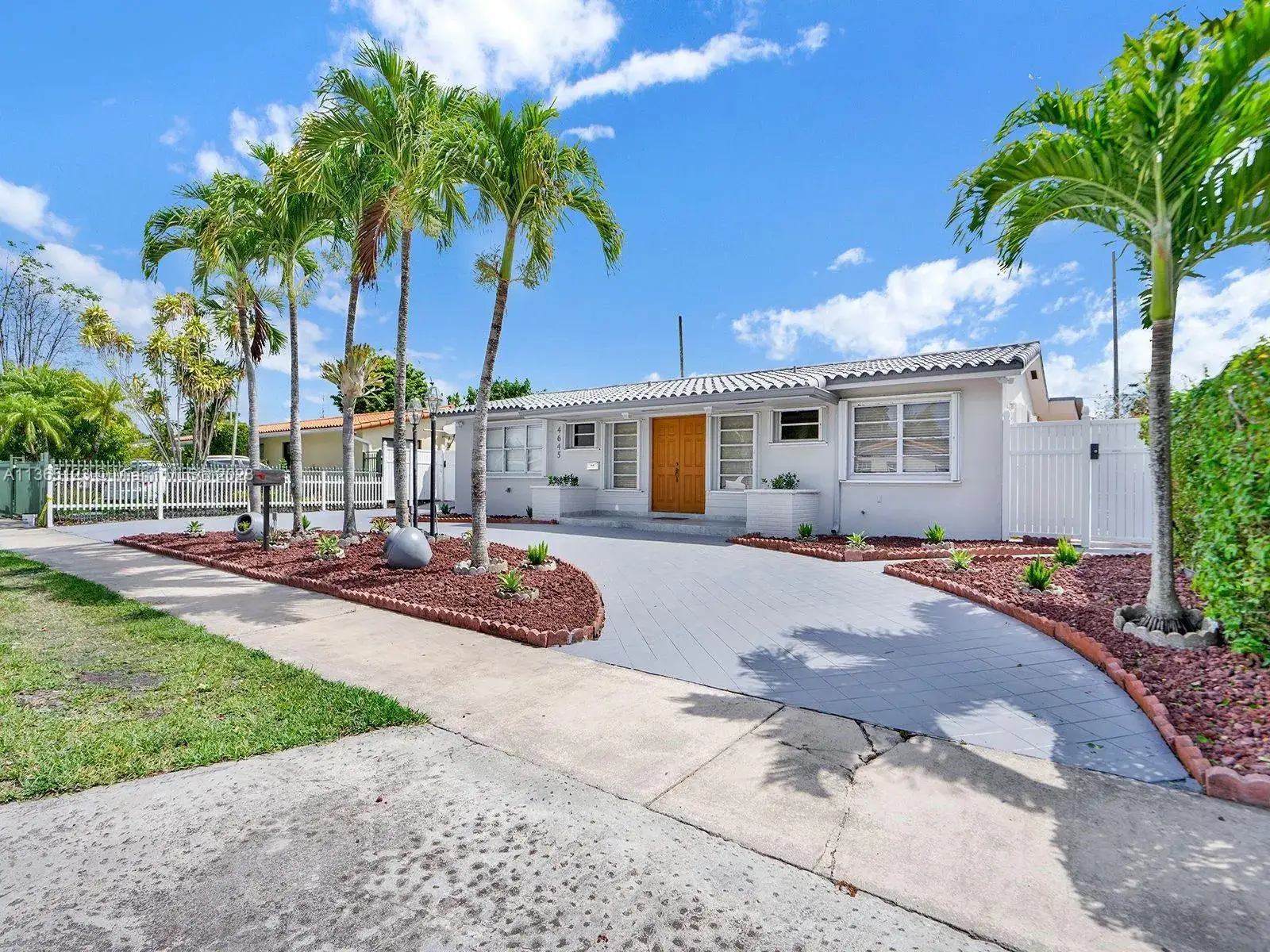 4 bedroom 3 bath Residential for sale at 4645 SW 95th Ave, Miami FL 33165