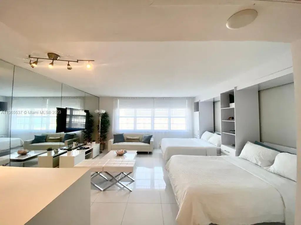 1 bath Residential for sale at 100 Lincoln Rd # 906, Miami Beach FL 33139