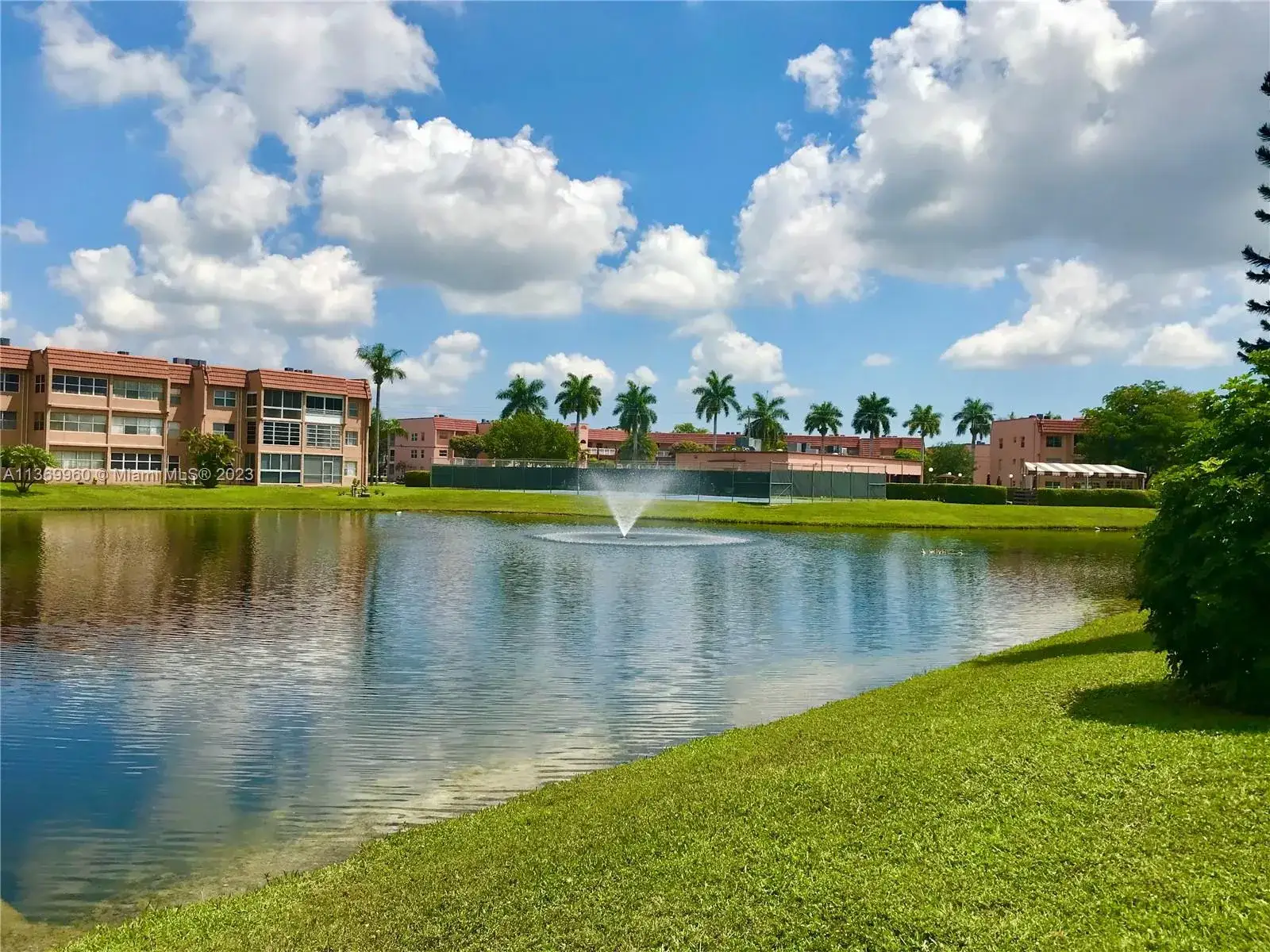2 bedroom 2 bath Residential for sale at 9620 Sunrise Lakes Blvd # 302, Sunrise FL 33322