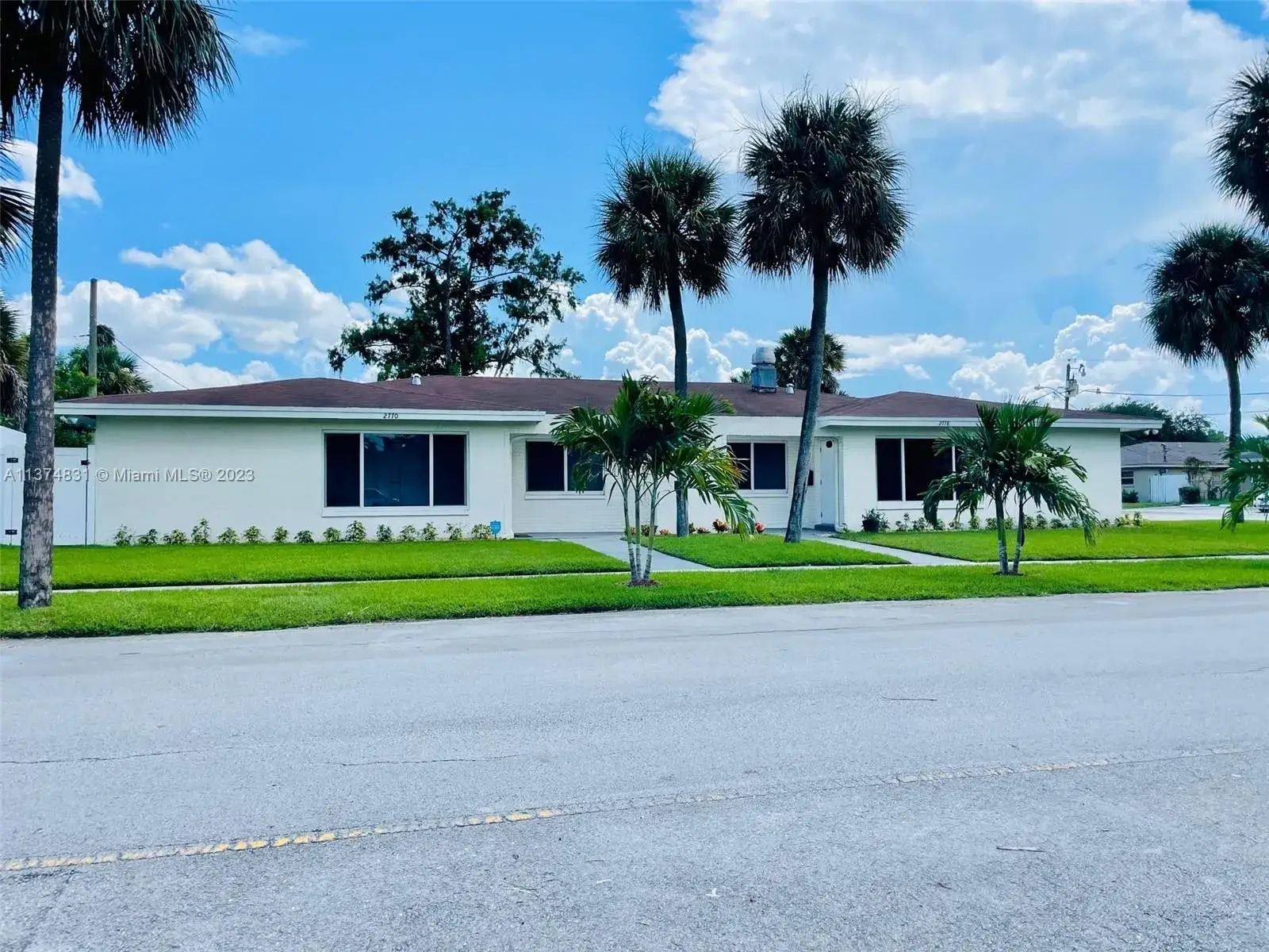 Residential Income for sale at 2770 NW 58th Ter, Lauderhill FL 33313