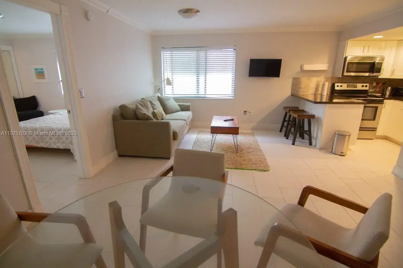 1 bedroom 1 bath Residential Lease for rent at 753 Michigan Ave # 2C, Miami Beach FL 33139