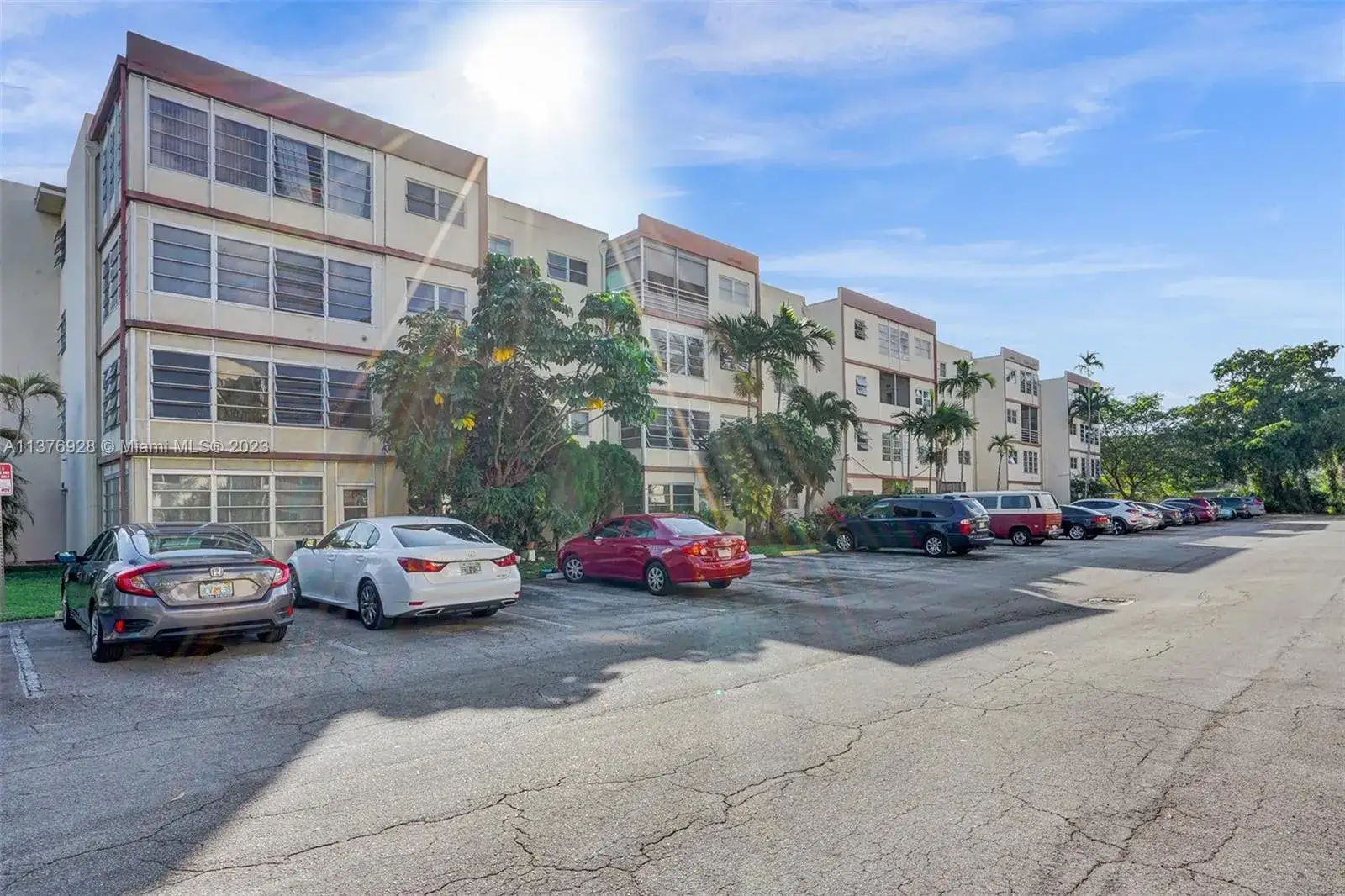 1 bedroom 1 bath Residential Lease for rent at 4047 NW 16th St # 403, Lauderhill FL 33313