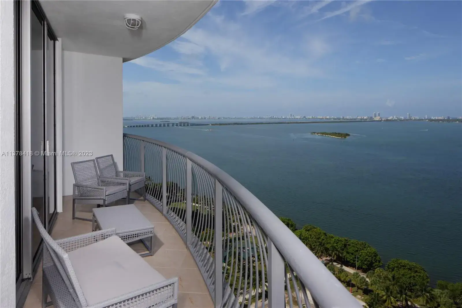 2 bedroom 2 bath Residential Lease for rent at 1750 N Bayshore Dr # 2602, Miami FL 33132