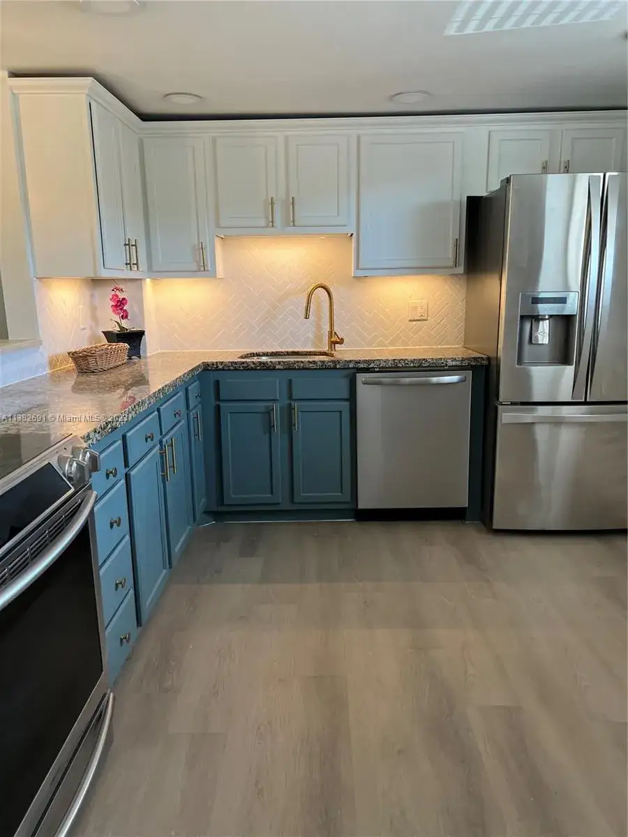 2 bedroom 2 bath Residential Lease for rent at 101 Berkley Rd # 206, Hollywood FL 33024