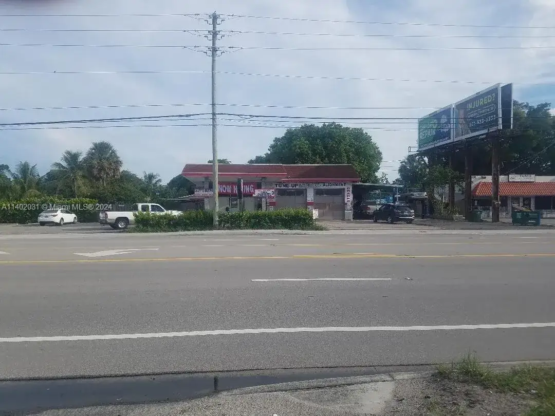 Commercial Sale for sale at 3750 N 10th Ave N, Palm Springs FL 33461