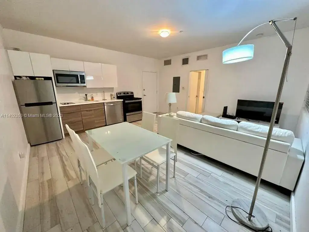 1 bedroom 1 bath Residential Lease for rent at 1560 Meridian Ave # 207, Miami Beach FL 33139