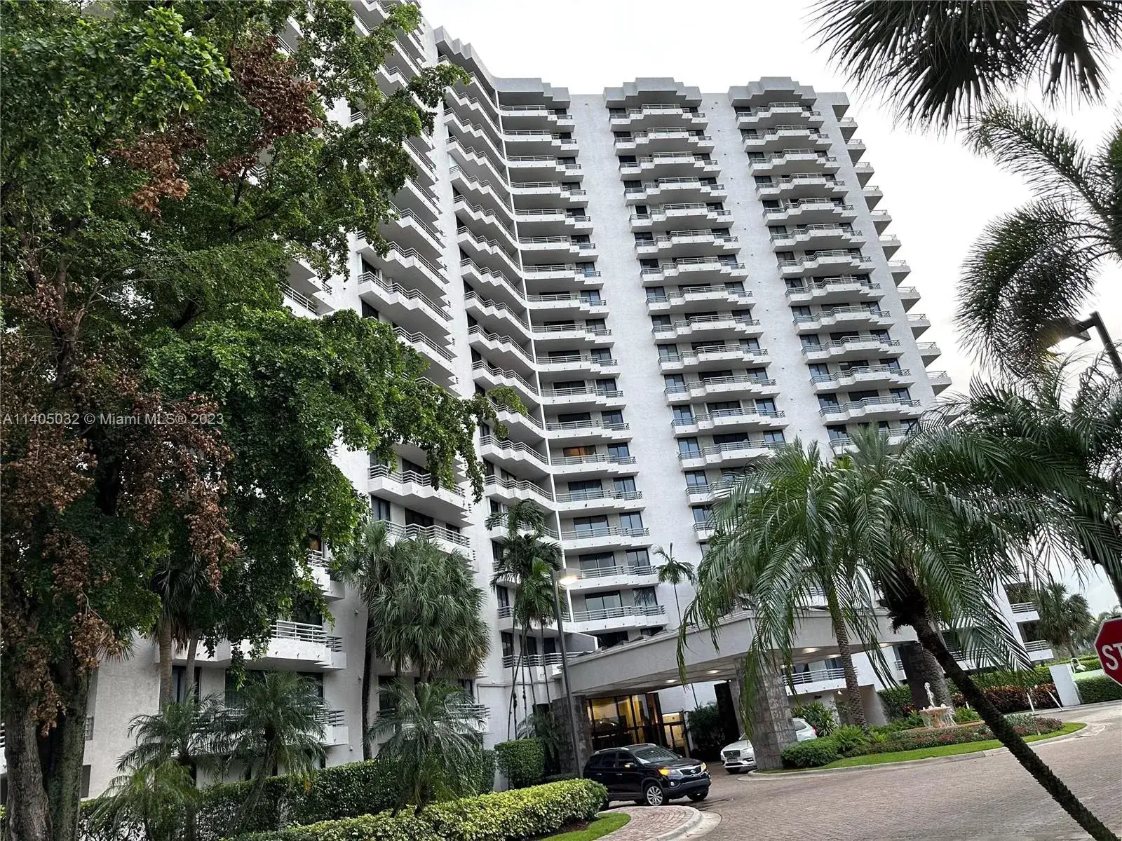 1 bedroom 2 bath Residential Lease for rent at 3300 NE 191st St # 904, Aventura FL 33180