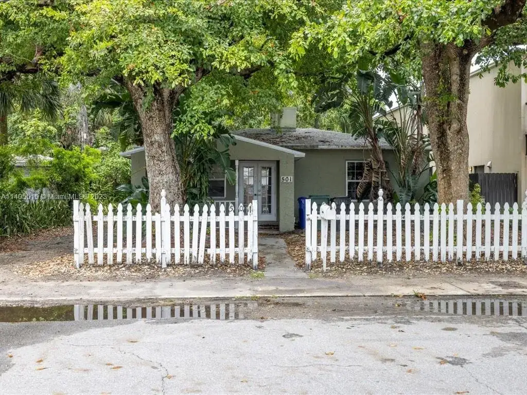2 bedroom 1 bath Residential for sale at 501 SE 21st St, Fort Lauderdale FL 33316