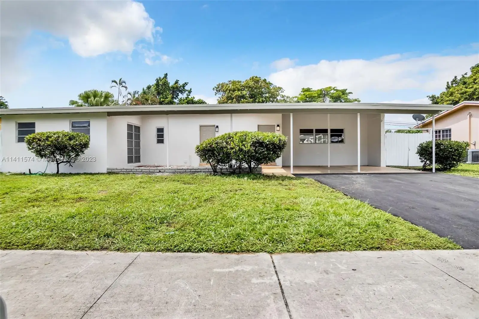 3 bedroom 2 bath Residential for sale at 650 NE 178th St, Miami FL 33162