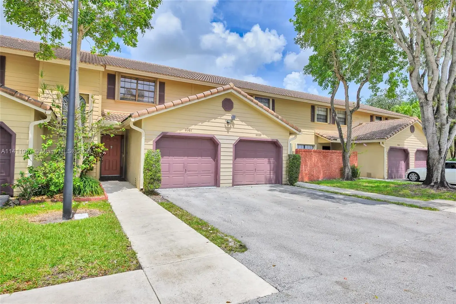 3 bedroom 2 bath Residential for sale at 9087 Vineyard Lake Dr, Plantation FL 33324