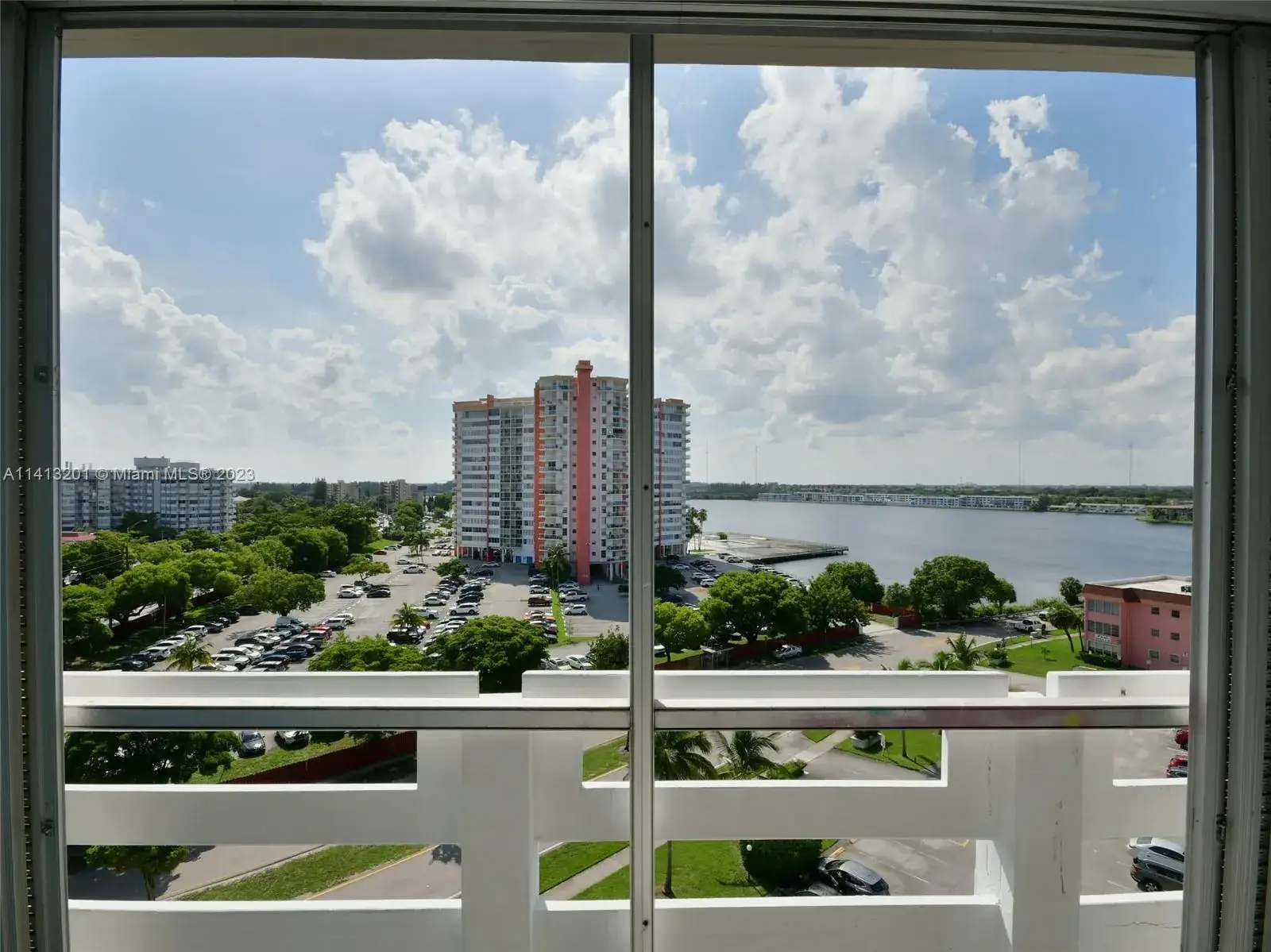 1 bedroom 1 bath Residential for sale at 1401 NE Miami Gardens Dr # 993, Miami FL 33179