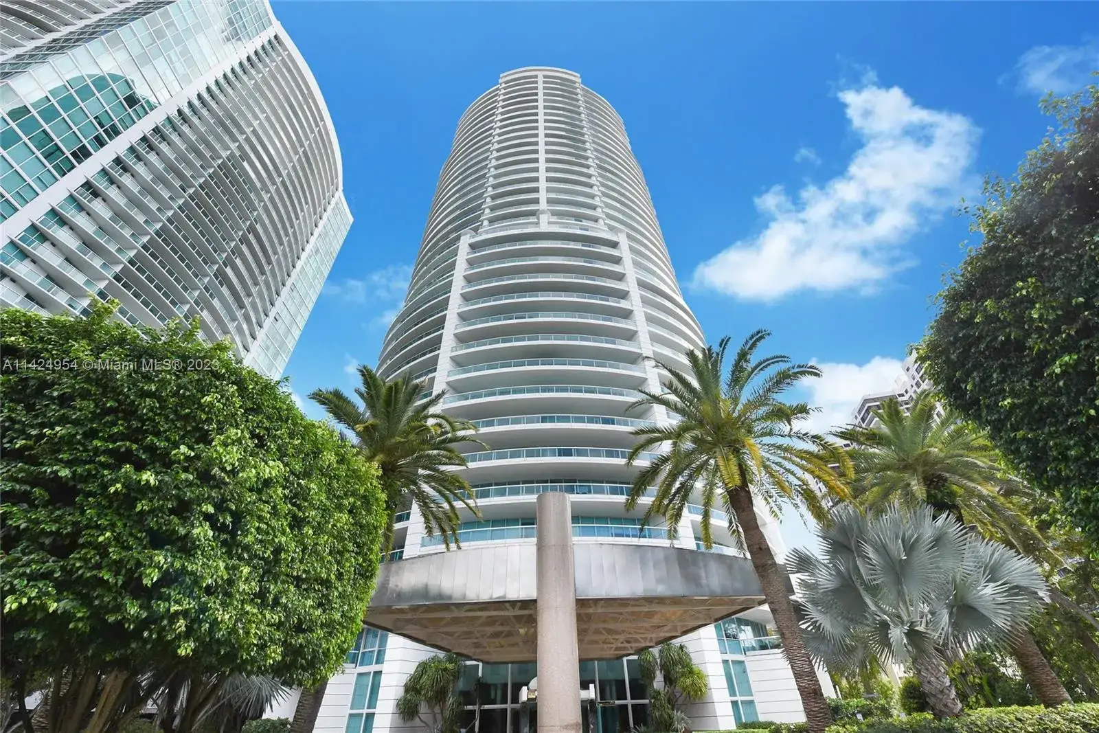 2 bedroom 2 bath Residential for sale at 2127 Brickell Ave # 806, Miami FL 33129