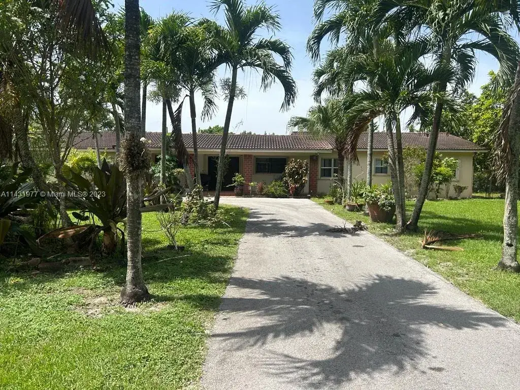 2 bedroom 1 bath Residential Lease for rent at 9855 SW 62nd St, Miami FL 33173