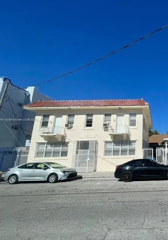 2 bedroom 1 bath Residential Lease for rent at 711 NW 1st St # 3, Miami FL 33128