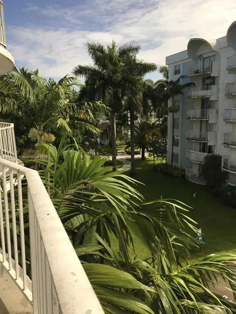 2 bedroom 2 bath Residential for sale at 498 NW 165th St Rd # D401, Miami FL 33169