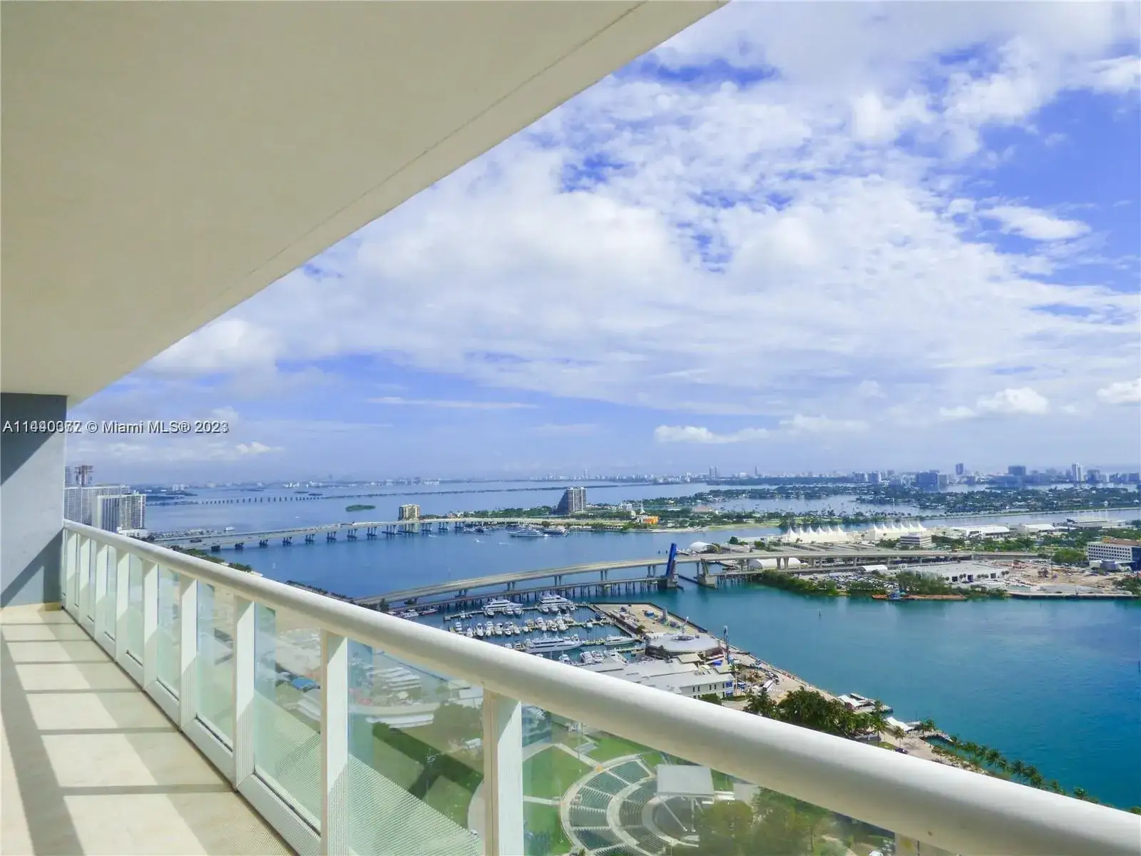 3 bedroom 2 bath Residential Lease for rent at 50 Biscayne Blvd # 4208, Miami FL 33132