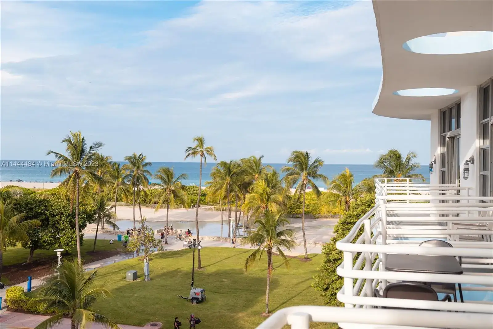 1 bedroom 1 bath Residential for sale at 1052 Ocean Dr # C503, Miami Beach FL 33139