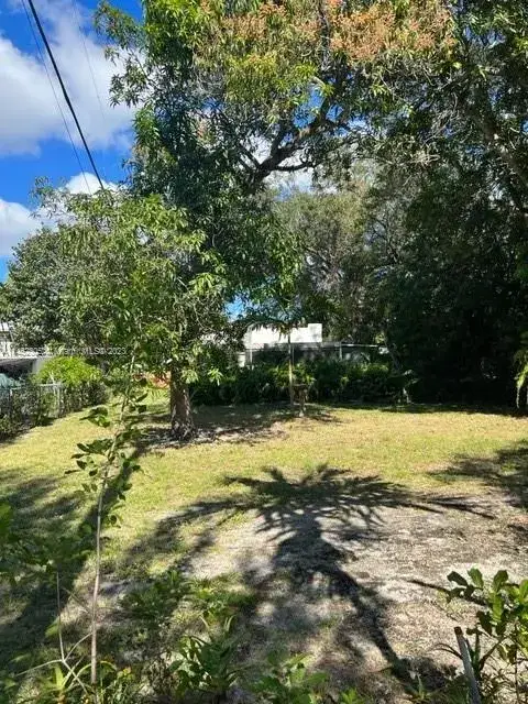 2 bedroom 2 bath Residential for sale at 821 NE 120th St, Biscayne Park FL 33161