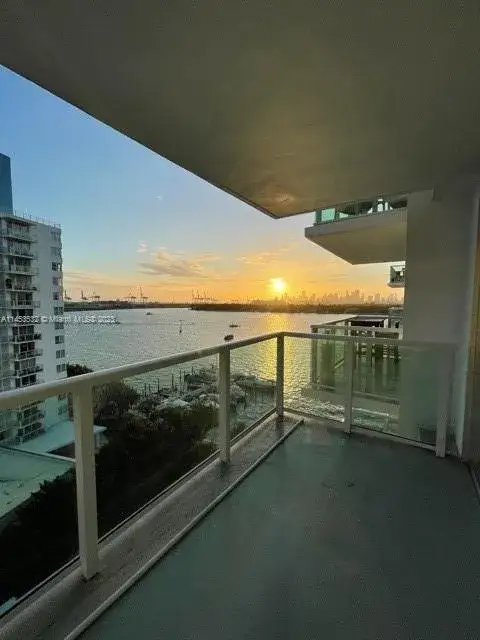 1 bedroom 1 bath Residential for sale at 1000 West Ave # 927, Miami Beach FL 33139