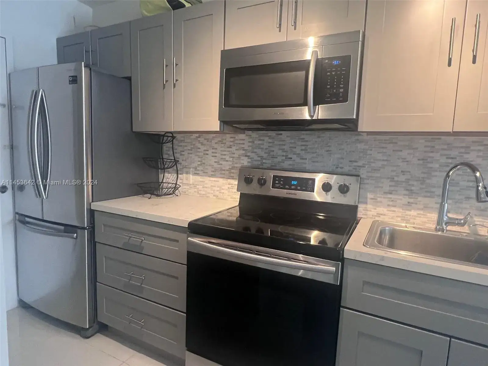 1 bedroom 1 bath Residential Lease for rent at 100 Lincoln Rd # 501, Miami Beach FL 33139