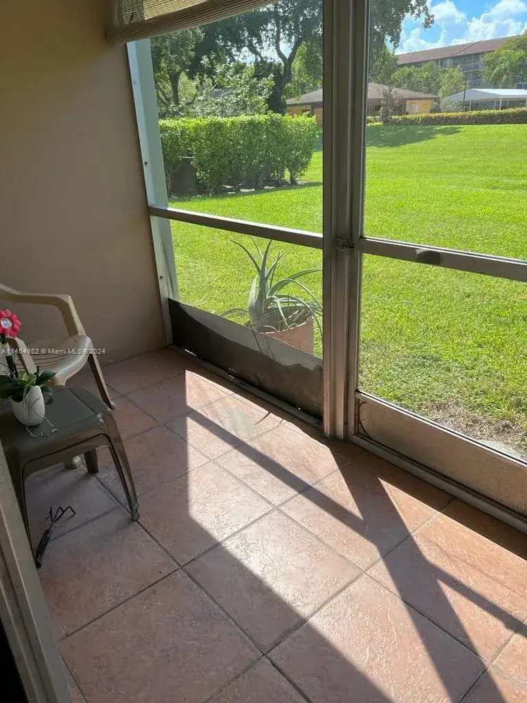 1 bedroom 1 bath Residential for sale at 13250 SW 7th Ct # 110L, Pembroke Pines FL 33027