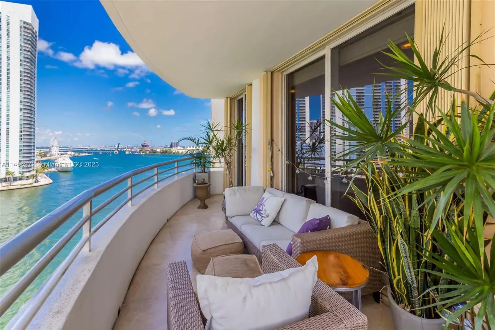 2 bedroom 2 bath Residential Lease for rent at 888 Brickell Key Dr # 1004, Miami FL 33131
