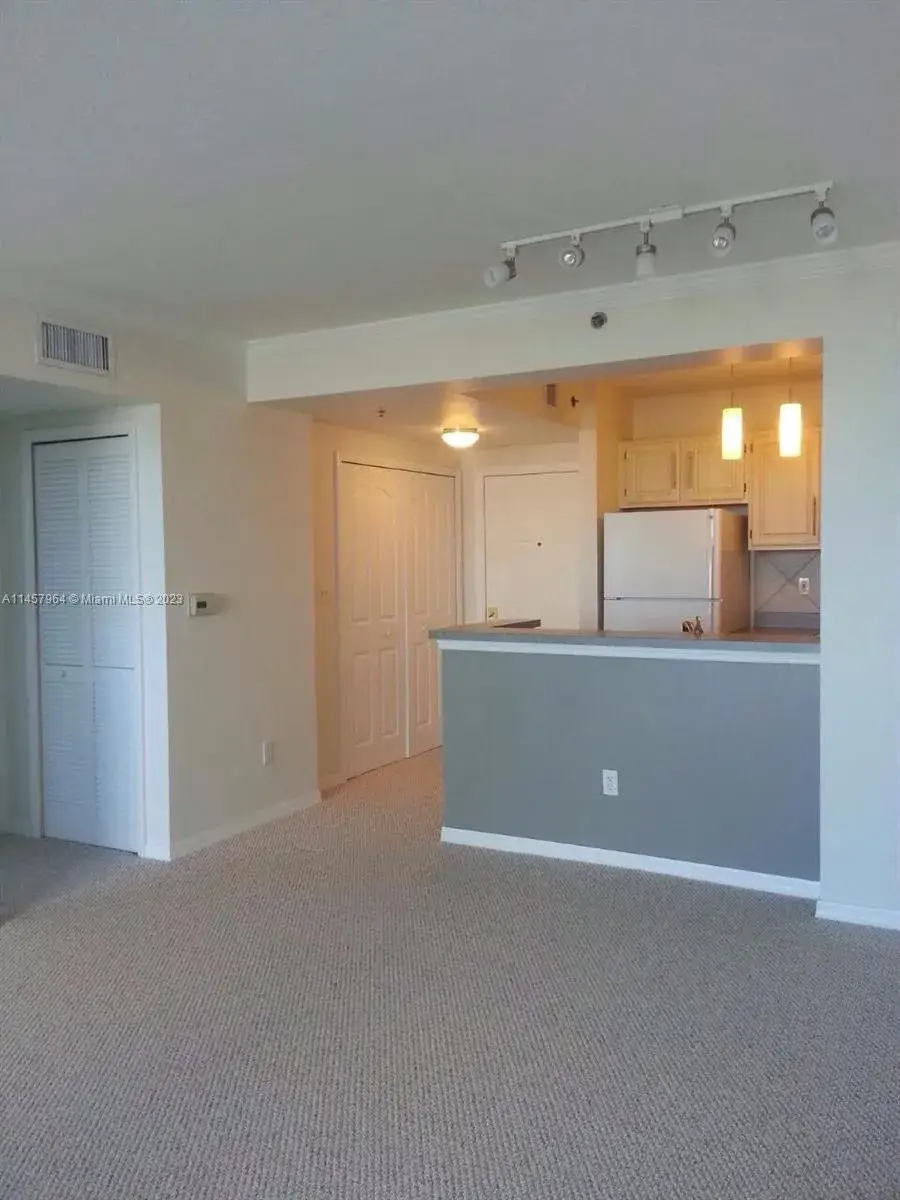 1 bedroom 1 bath Residential for sale at 2665 SW 37th Ave # 709, Miami FL 33133