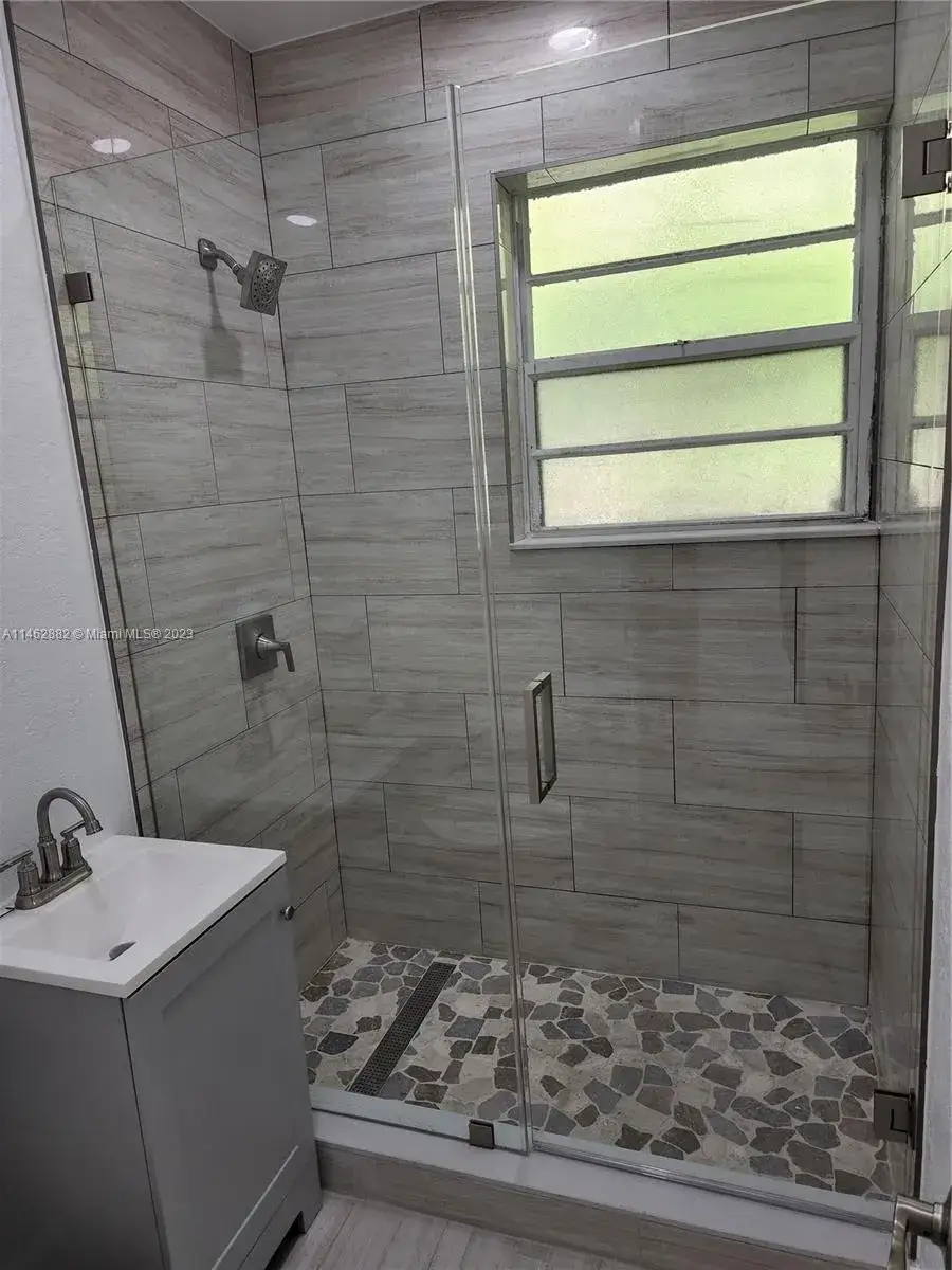 2 bedroom 1 bath Residential Lease for rent at 7710 Carlyle Ave # 4, Miami Beach FL 33141
