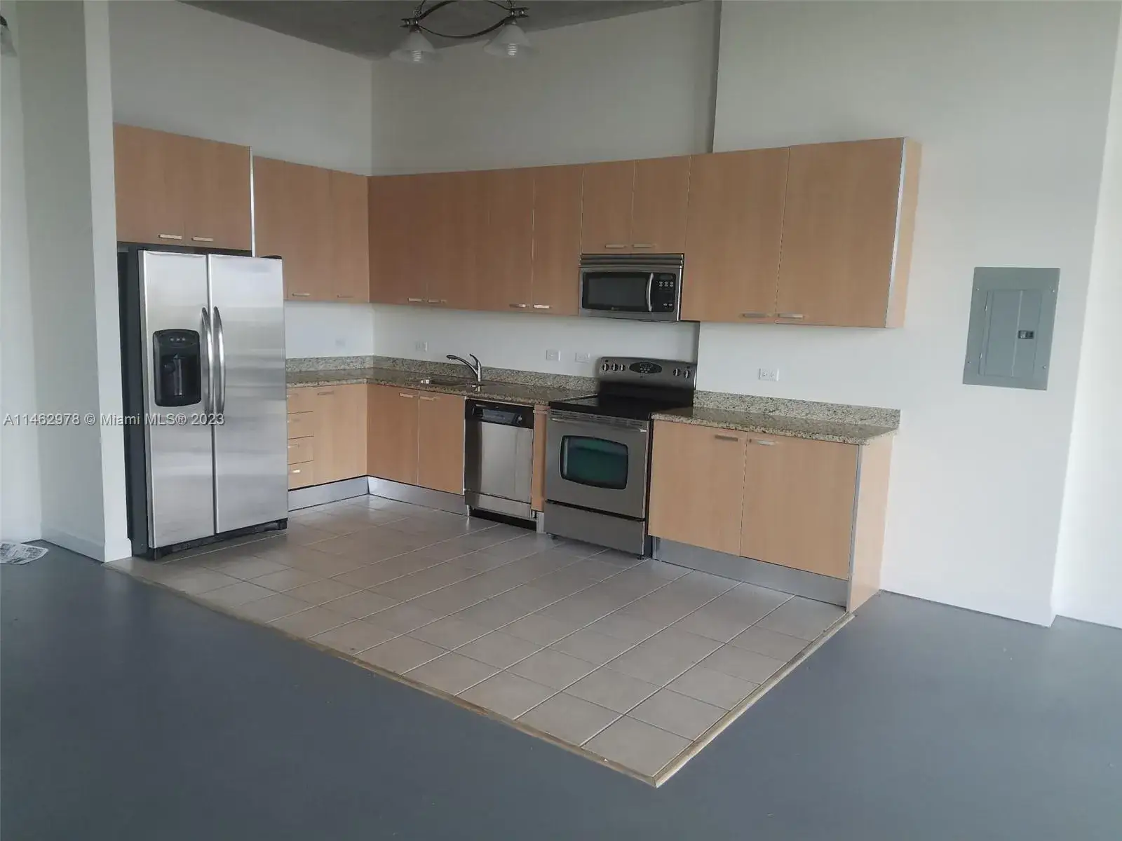 1 bedroom 1 bath Residential for sale at 2100 VAN BUREN # 304, Hollywood FL 33020