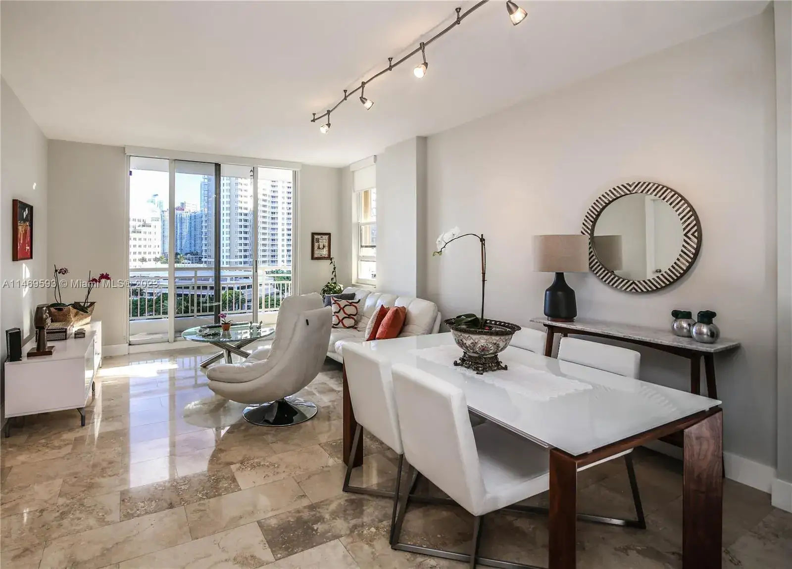 1 bedroom 1 bath Residential for sale at 888 Brickell Key Dr # 902, Miami FL 33131
