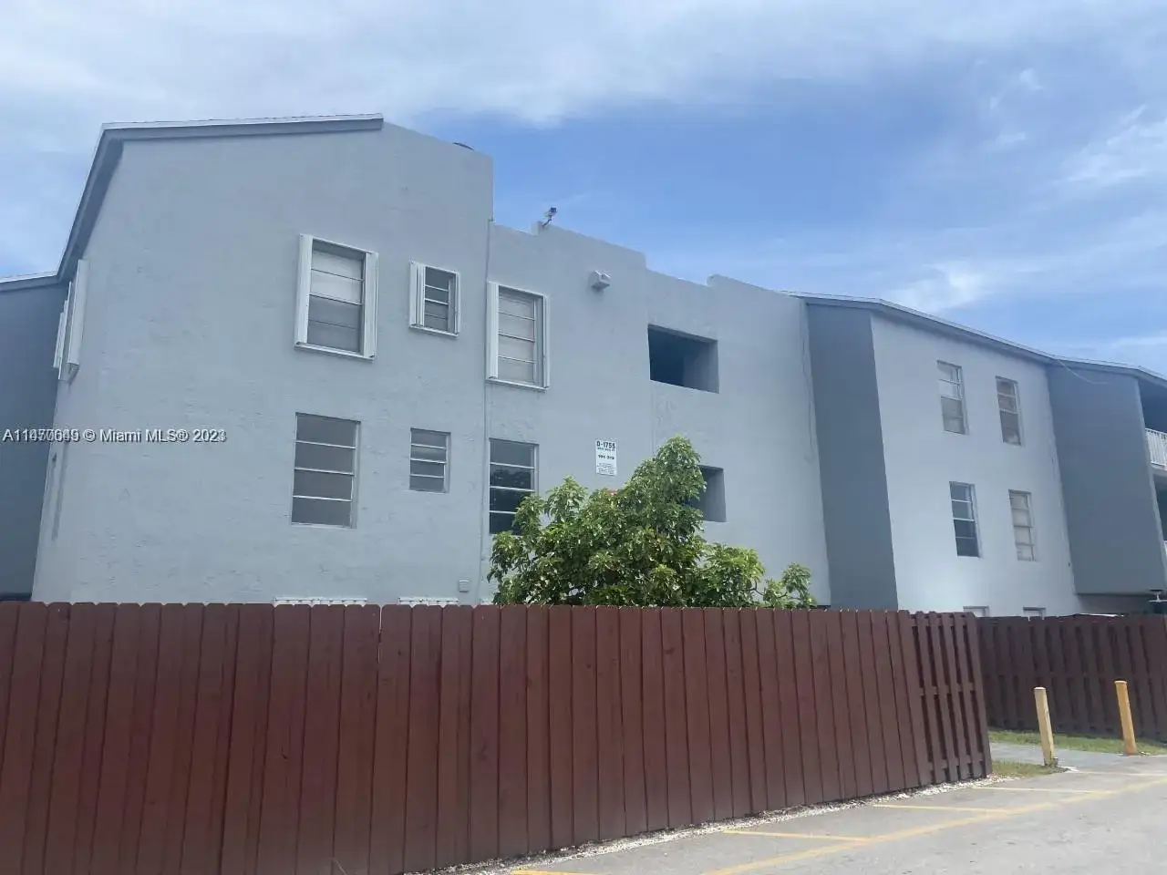 2 bedroom 2 bath Residential Lease for rent at 1755 W 60th St # D304, Hialeah FL 33012