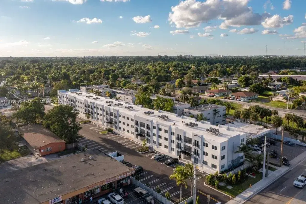 2 bedroom 2 bath Residential Lease for rent at 14752 NE 6th Ave # 103, Miami FL 33161