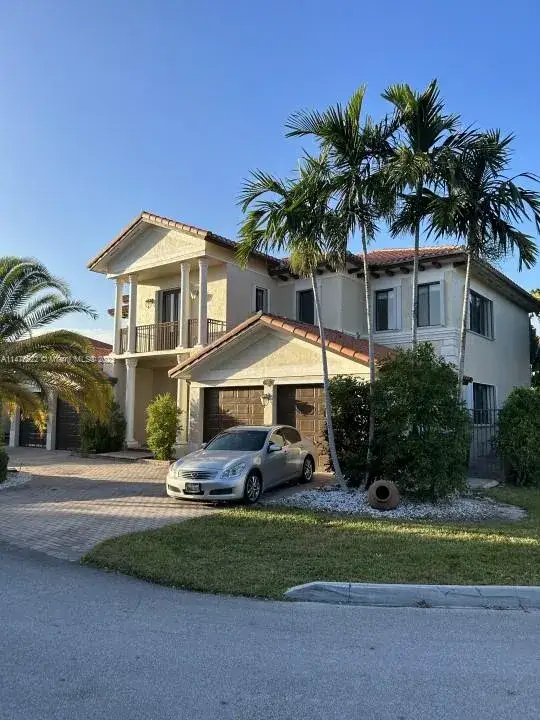 5 bedroom 4 bath Residential for sale at 7905 SW 195th St, Cutler Bay FL 33157
