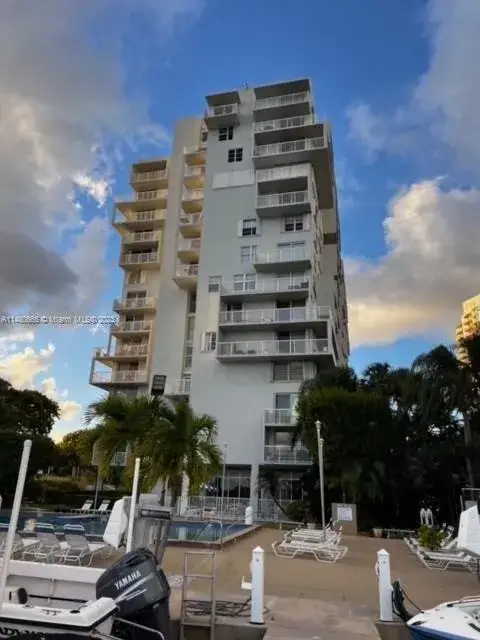 2 bedroom 2 bath Residential Lease for rent at 150 SE 25th Rd # 3M, Miami FL 33129