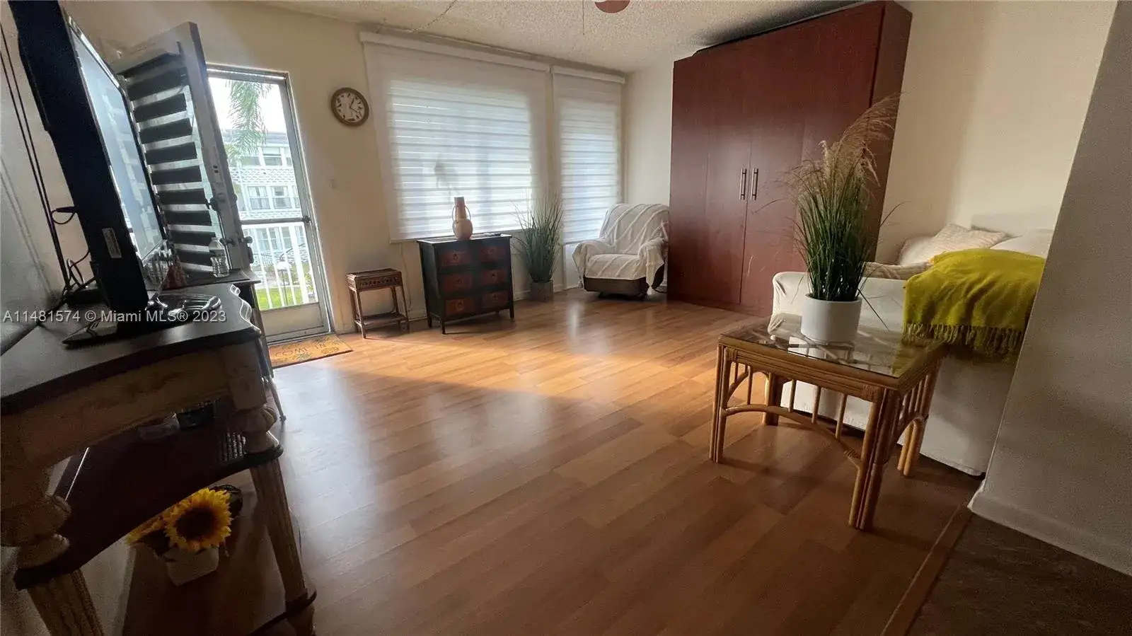 1 bedroom 1 bath Residential for sale at 15610 NE 6th Ave # 24B, Miami FL 33162