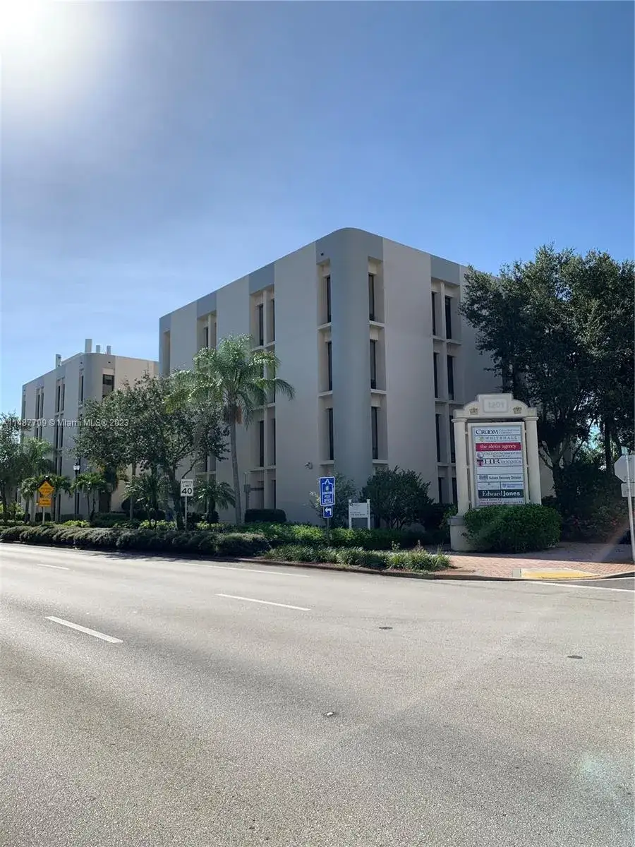 Commercial Sale for sale at 1201 19th Pl, FL 32960