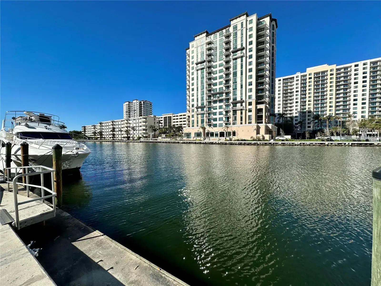 2 bedroom 2 bath Residential for sale at 500 Bayview Dr # 221, Sunny Isles Beach FL 33160