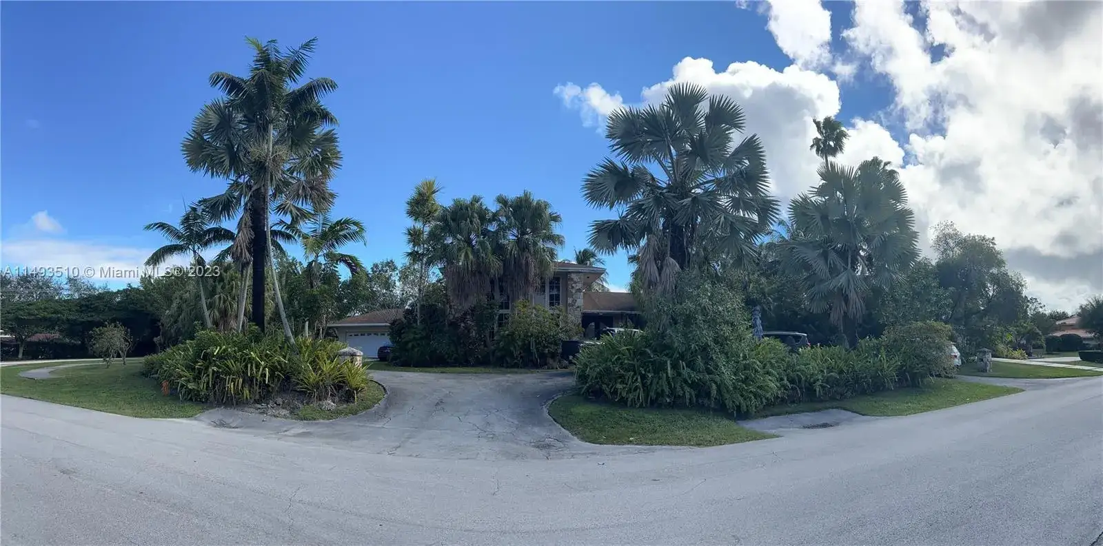 5 bedroom 4 bath Residential for sale at 15201 SW 74th Pl, Palmetto Bay FL 33157
