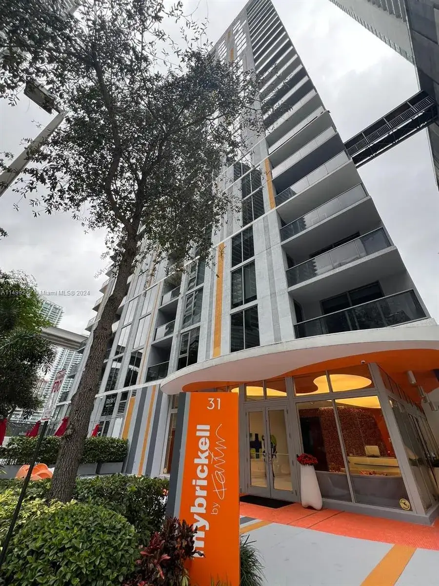 2 bedroom 2 bath Residential Lease for rent at 31 SE 6th St # 2407, Miami FL 33131