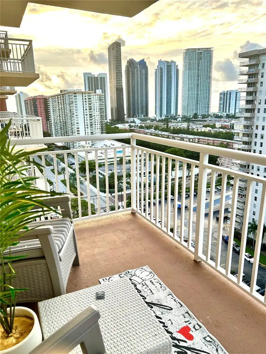 1 bedroom 1 bath Residential Lease for rent at 251 174th St # 1806, Sunny Isles Beach FL 33160