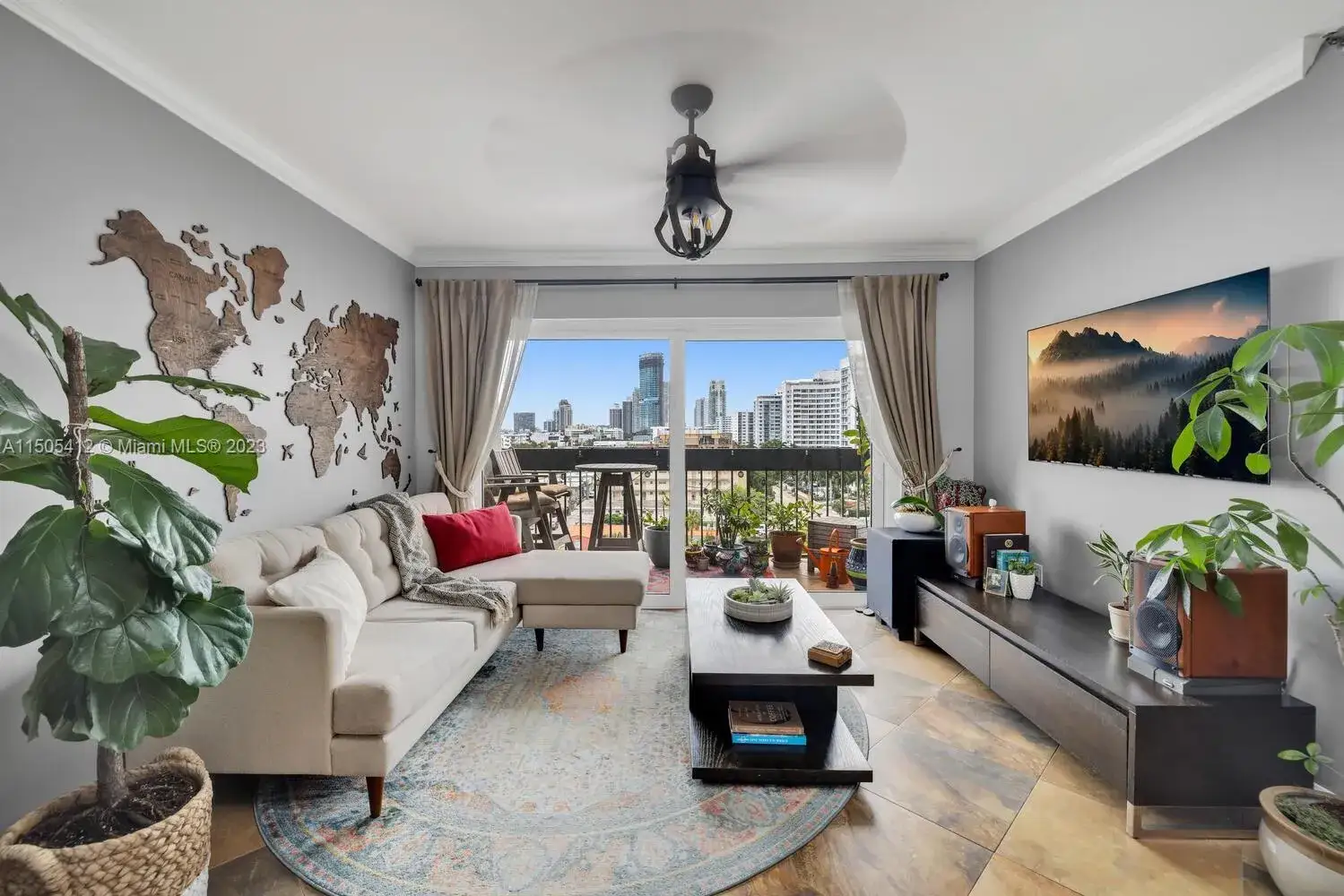 1 bedroom 1 bath Residential for sale at 1345 West Ave # 903, Miami Beach FL 33139