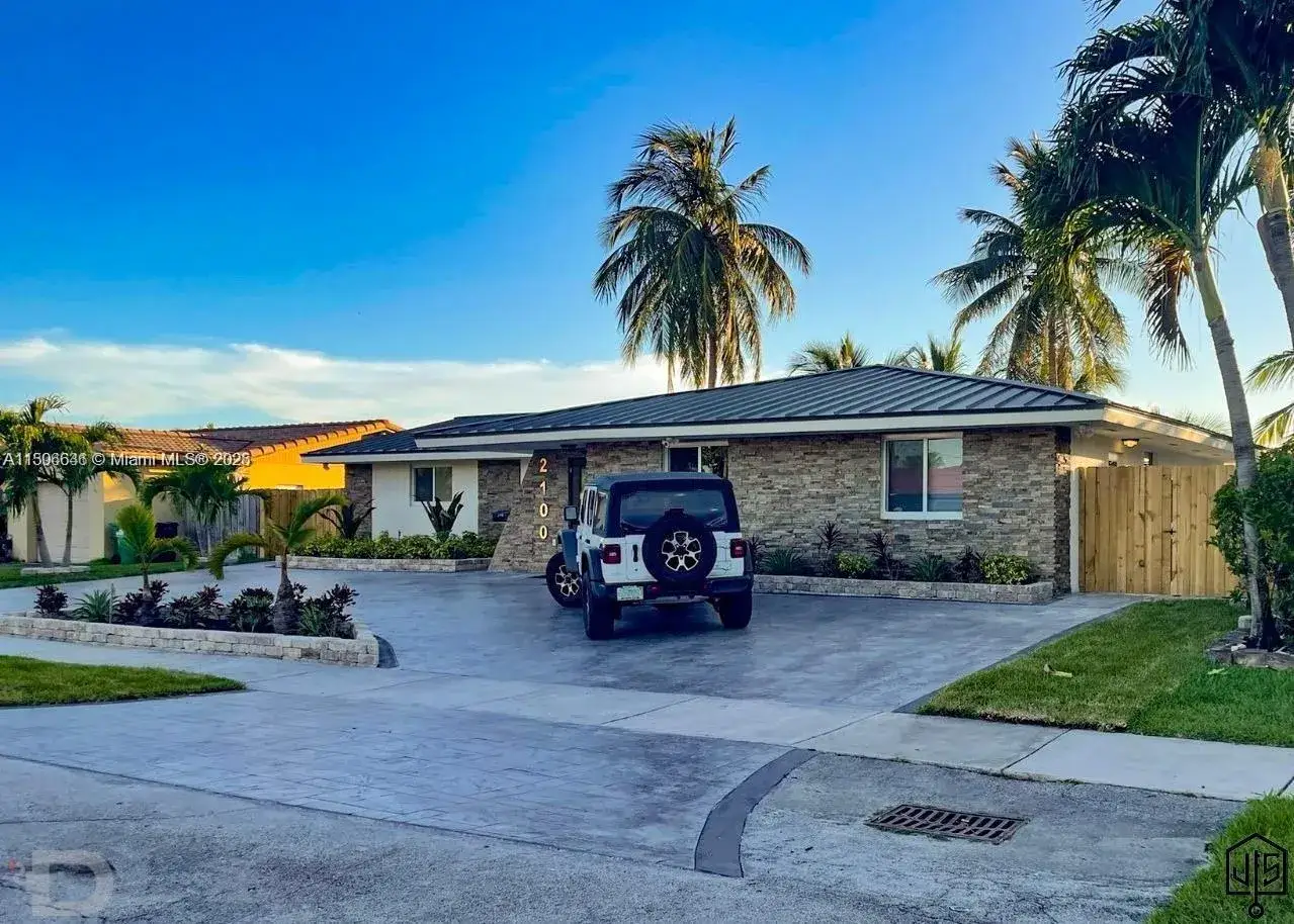 1 bath Residential Lease for rent at 2100 SW 100th Ave # 1, Miami FL 33165