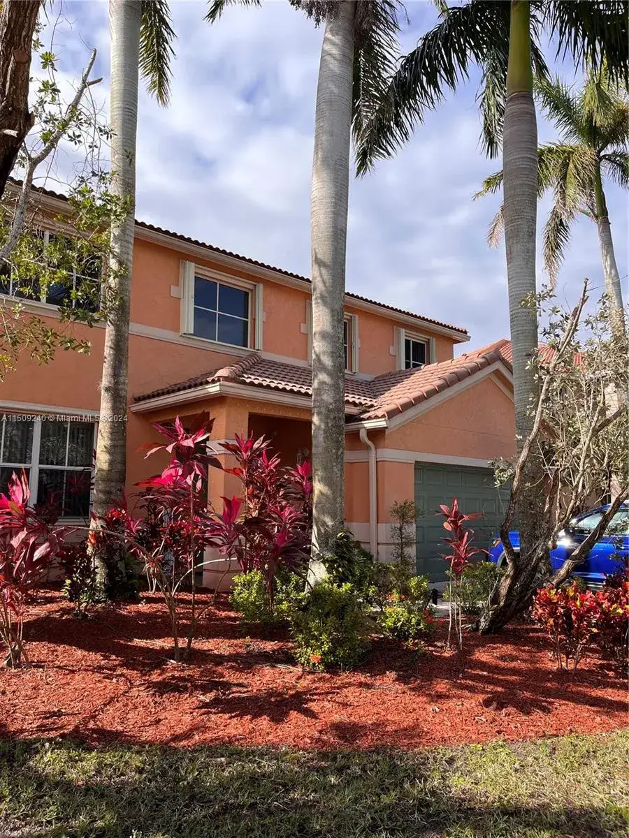 4 bedroom 2 bath Residential for sale at 940 Tulip Cir, Weston FL 33327