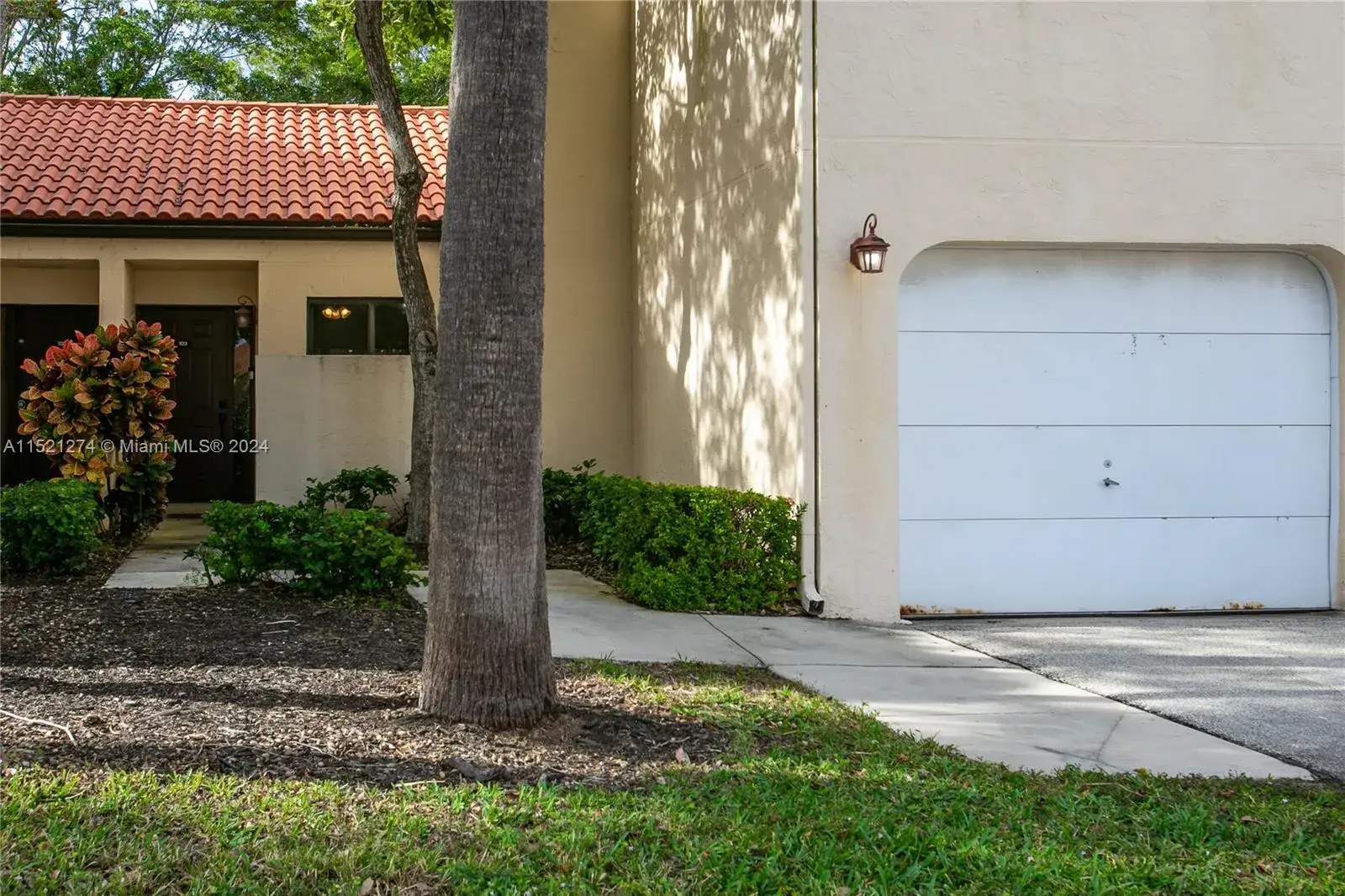 2 bedroom 2 bath Residential for sale at 9 Via De Casas Sur # 103, Boynton Beach FL 33426