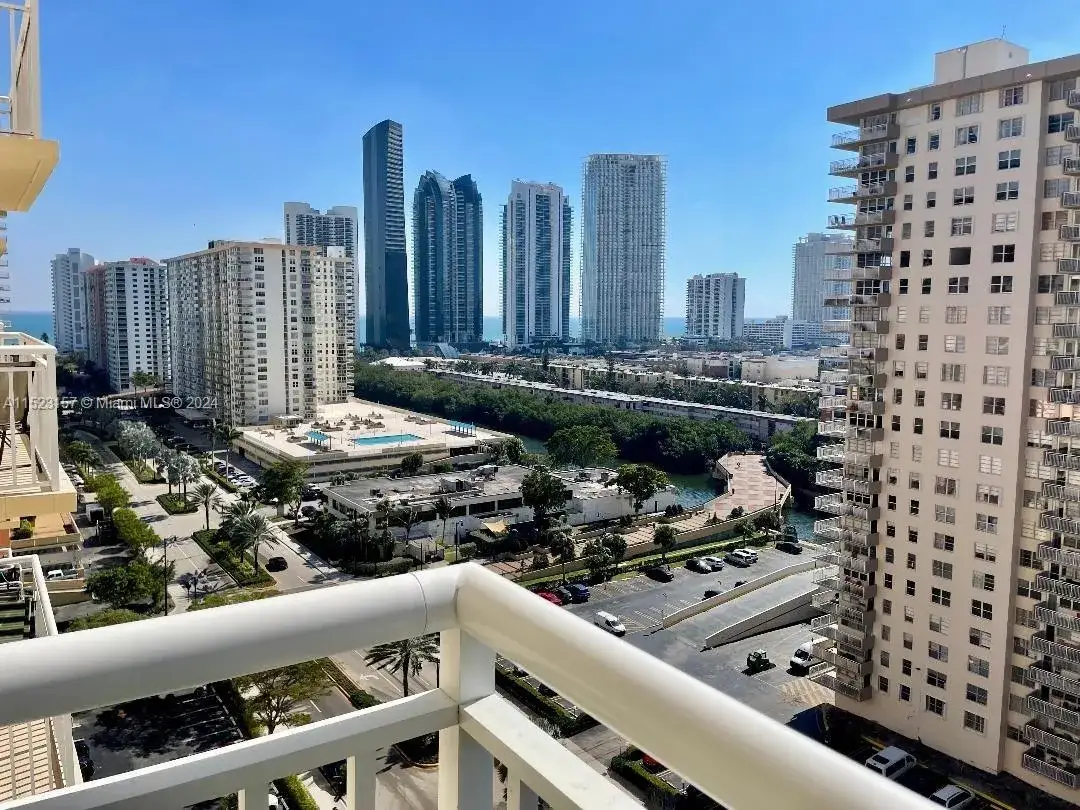 1 bedroom 1 bath Residential for sale at 251 174th St # 1607, Sunny Isles Beach FL 33160