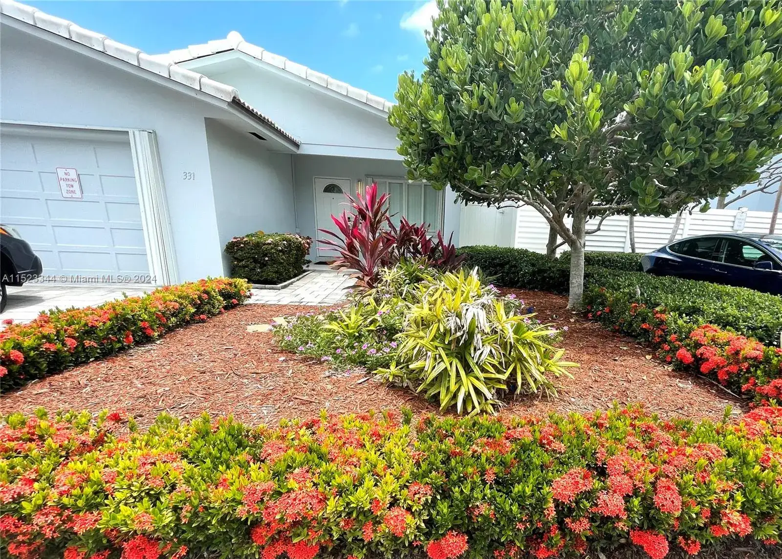 2 bedroom 2 bath Residential Lease for rent at 331 Desoto St, Hollywood FL 33019