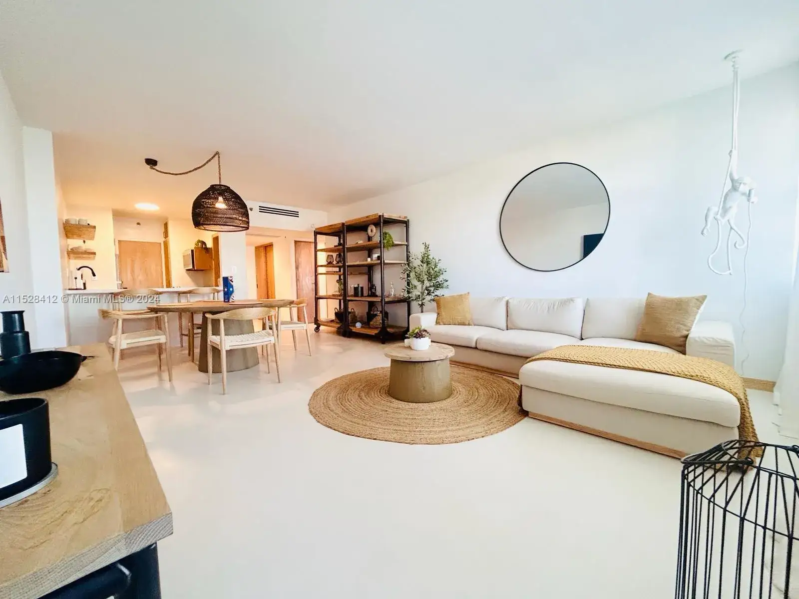 1 bedroom 1 bath Residential Lease for rent at 100 Lincoln Rd # 1543, Miami Beach FL 33139